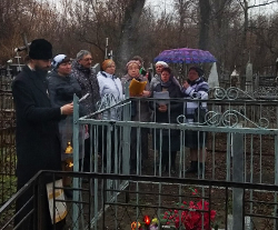 Совершена панихида на Воскресенском кладбище