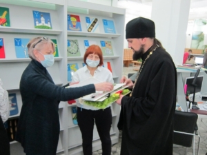В областной научной библиотеке открылась выставка тактильных гербов
