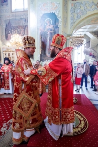 Архиереи Саратовской митрополии соборно совершили Литургию
