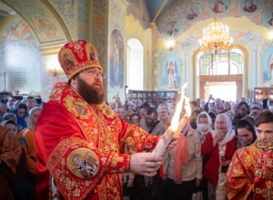 Митрополит Игнатий совершил Великую Пасхальную вечерню