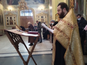 Молебен перед ковчегом с частицей мощей Спиридона Тримифунтского
