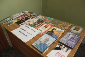 В соборе прошла благотворительная выставка, посвященная Дню православной книги