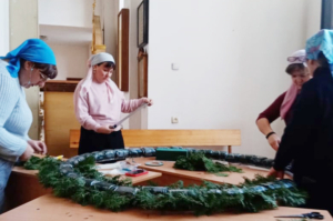 Флористы приняли участие в подготовке престольного праздника в храме Казанской иконы Божией Матери