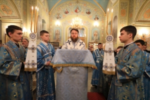 Митрополит Игнатий совершил вечернее богослужение в канун праздника Похвалы Пресвятой Богородицы