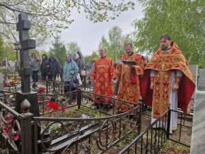 Заупокойная лития на Елшанском кладбище