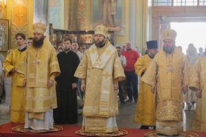 Соборное архиерейское богослужение в Неделю 4-ю по Пятидесятнице