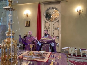 Происхождение Честных Древ Животворящего Креста Господня. Божественная Литургия