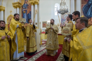 Настоятель собора сослужил митрополиту Игнатию в Неделю 16-ю по Пятидесятнице