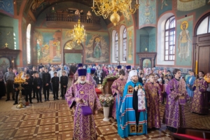 Настоятель собора сослужил митрополиту Игнатию в Крестовоздвиженском храме г.Хвалынска