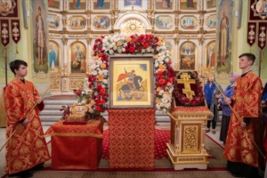 В Саратове встретили ковчег с мощами святого великомученика Георгия Победоносца