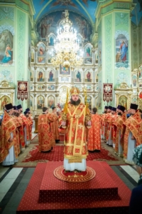 Епископ Фома совершил ночную Божественную литургию
