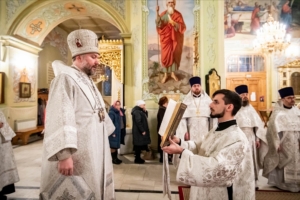 Епископ Шахтинский и Миллеровский Симон совершил Божественную литургию в Покровском соборе 