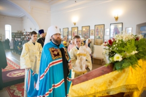 Настоятель сослужил митрополиту Игнатию  в храме в честь Рождества Христова г. Вольска