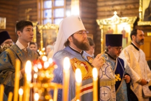 Настоятель собора сослужил митрополиту Игнатию на Божественной литургии в храме в честь Сретения Господня г.Саратова