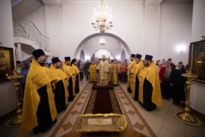 Настоятель собора сослужил митрополиту Игнатию  в Петропавловском храме г. Саратова