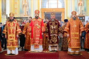 Архиереи Саратовской митрополии совершили соборное богослужение в Покровском соборе г. Саратова