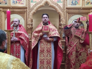 Божественная литургия в храме святителя Николая на Елшанском кладбище