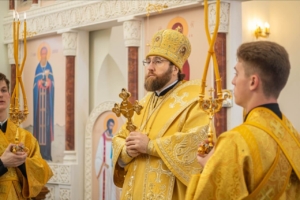 Настоятель собора сослужил митрополиту Игнатию на великом освящении храма во имя преподобного Иоанна Рыльского и святого праведного Иоанна Кронштадтского в селе Рыбное Вольского района и Божественную литургию в новоосвященном храме