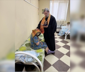Клирик собора посетил пансионат "Долгожители"