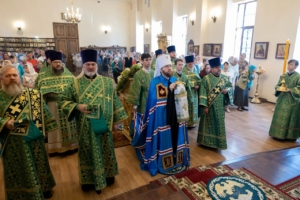 Настоятель собора сослужил митрополиту Игнатию на Божественной литургии в Серафимовском храме г. Саратова.