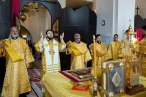 Настоятель собора сослужил митрополиту Игнатию на Божественной литургии в храме святых первоверховных апостолов Петра и Павла г. Саратова.