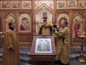 Божественная литургия в храме свт. Николая на Елшанском кладбище