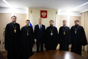 Настоятель собора принял участие во встрече митрополита Игнатия с губернатором Саратовской области Романом Викторовичем Бусаргиным