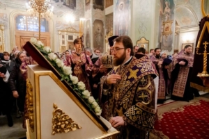 Митрополит Игнатий совершил всенощное бдение в Покровском соборе г. Саратова