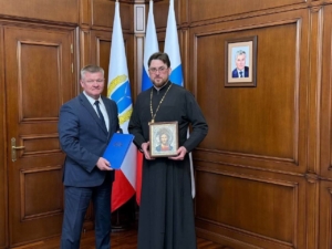 Настоятель собора от лица епархии поздравил Михаила Александровича Исаева с избранием главой города