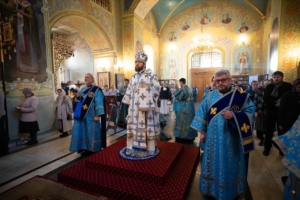 Митрополит Игнатий совершил утреню с акафистом Пресвятой Богородице в Покровском соборе г. Саратова