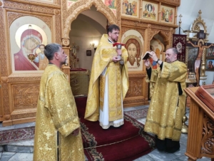 Божественная литургия в храме святителя Николая на Елшанском кладбище
