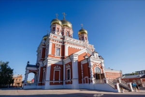 В день празднования Собора Саратовских святых в Покровском соборе совершено архиерейское богослужение