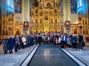 Прихожане и сотрудники Покровского собора поздравили настоятеля с днём рождения