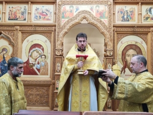 Божественная литургия в храме святителя Николая на Елшанском кладбище