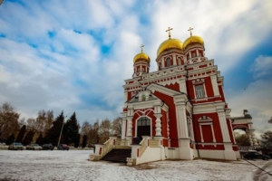 Митрополит Игнатий возглавил соборное моление о победе и наступлении мира в Покровском соборе г. Саратова