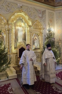 Поздняя Божественная литургия в праздник Рождества Христова