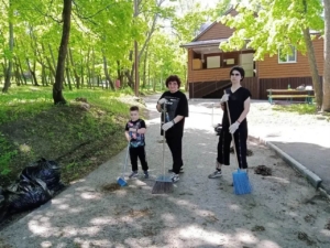 Субботник в лагере "Солнечный"