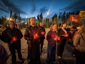 Участники молодежного клуба присоединились к акции "Свеча памяти"