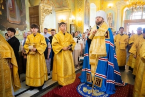 Митрополит Игнатий совершил Божественную литургию в Покровском соборе
